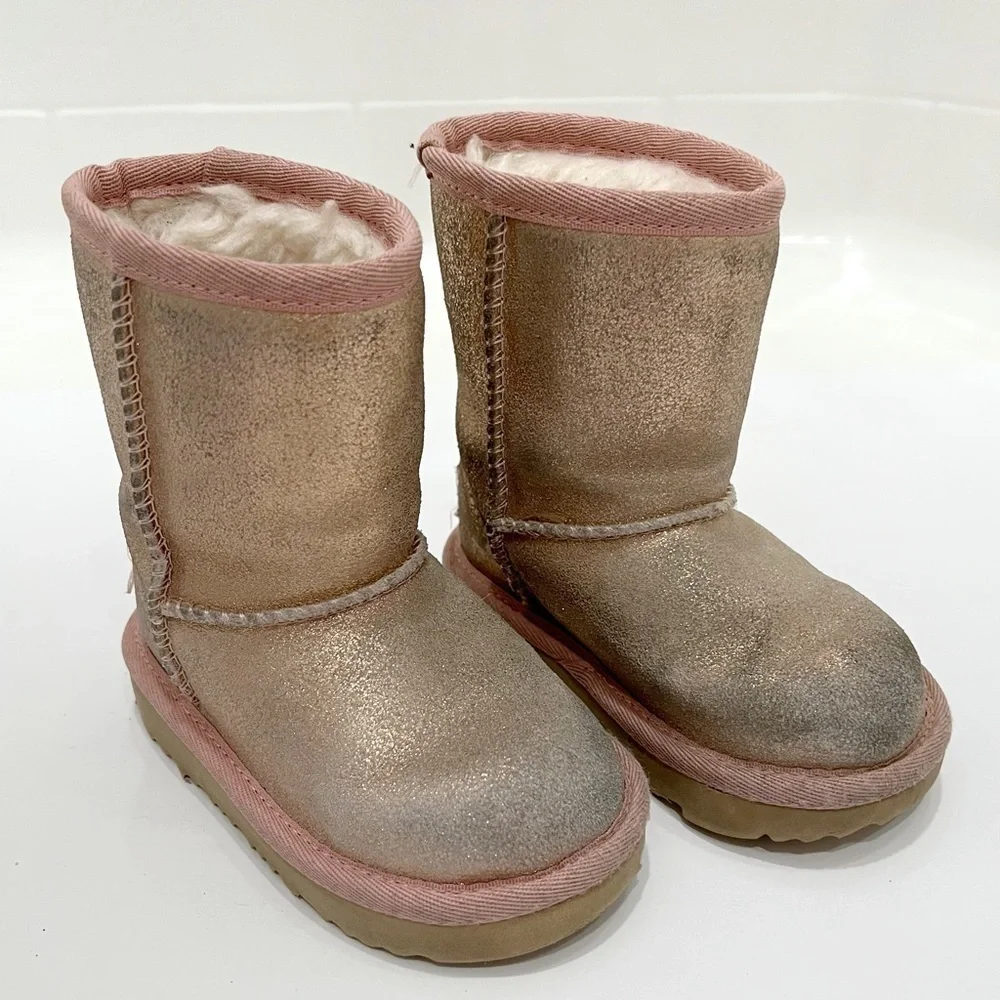 Ugg Kids Classic Short II Pink Rose Gold Glitter Boots Size 6